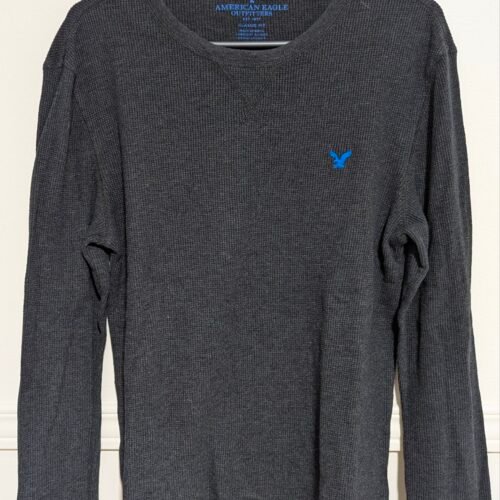 2025/09/1000007637-scaled.jpg chandail gris foncé American Eagle