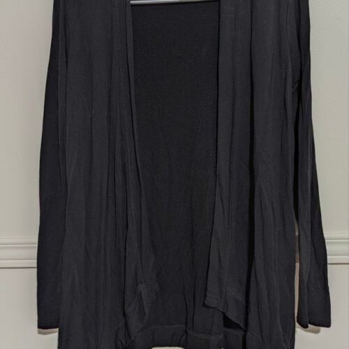 veste noire sans attache