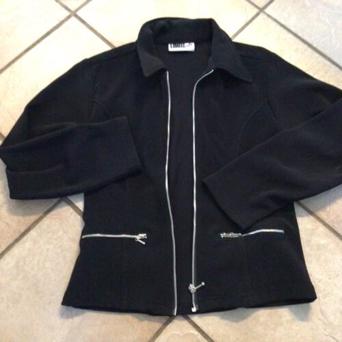 Veste noire semble small