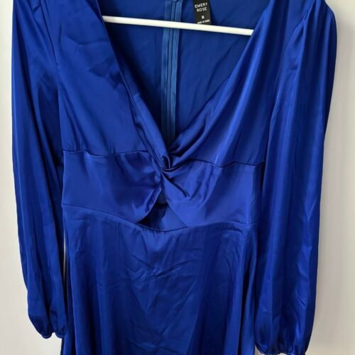Belle robe chic très courte médium