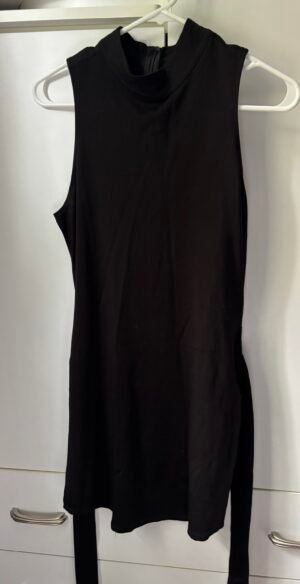 Belle robe noire le château médium