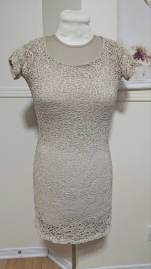 Robe style crochet et sous-robe beige