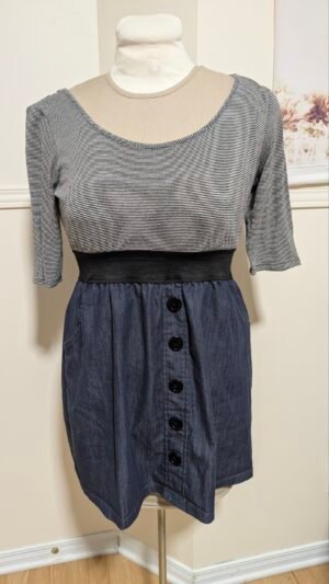 robe rayée et jeans