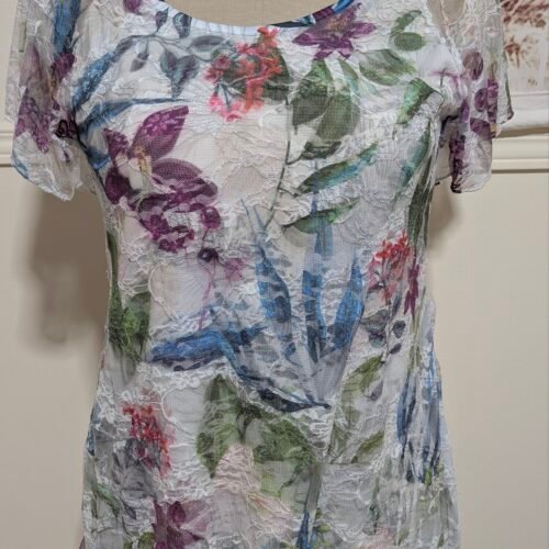 chandail fleuri et dentelle