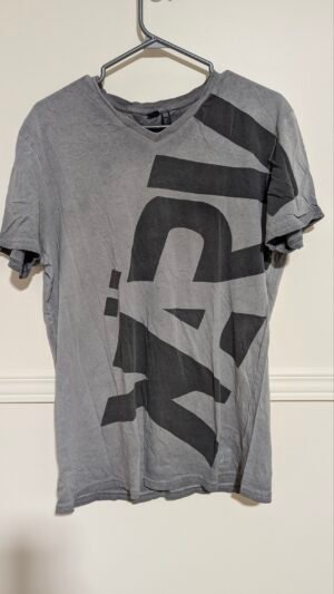 t-shirt gris style décoloré