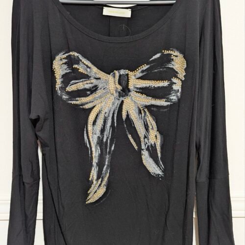 2025/10/1000007817-scaled.jpg chandail avec boucle brillante, semble M/L