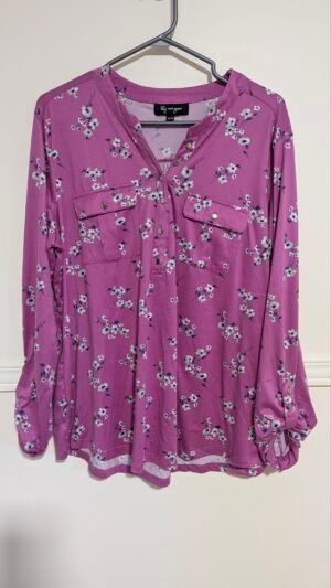 chandail rose fleuri lily morgan