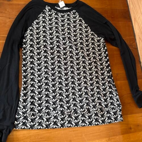 4234b647-1e14-4994-978f-bc5290f33158-56359-000018a3968064ae_file Chandail Tag M