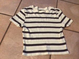 Haut médium / vert pâle avec brun, noir et blanc