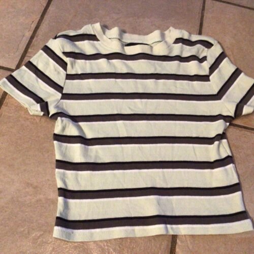 037bedd7-eafb-44b6-a1bd-33d27aacf5ed-6717-000001f9cdbe27d1_file Haut médium / vert pâle avec brun, noir et blanc