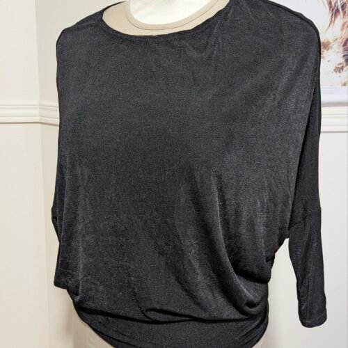 2025/11/1000008005-scaled.jpg chandail noir légèrement brillant, COLORI