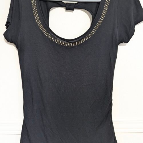 2025/11/1000008018-scaled.jpg T-shirt noir avec pines dorés San Francisco