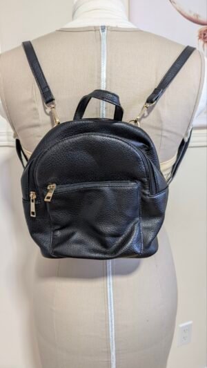 sacoche/ sac à dos noir avec pochette RFI , Mia & Luca, semble neuve!