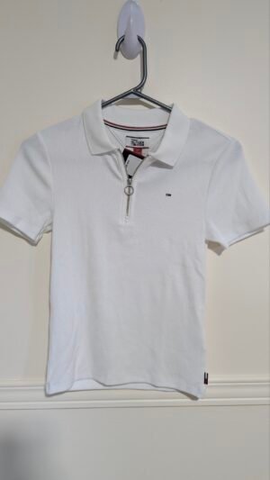 chandail Tommy Hilfiger neuf (vaut 44,99$!)