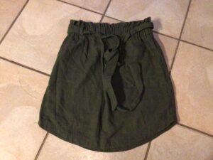 24 heures/ jupe Ardene médium mais faite petite