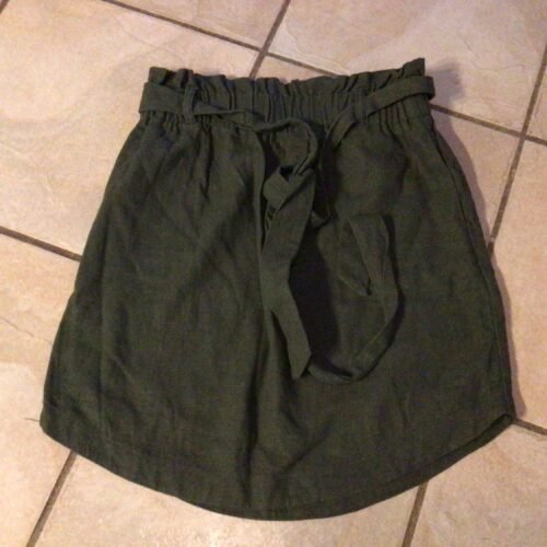 1e748b91-18e2-4d3f-89e0-b53ed3f4d369-6717-00000205ed4e118d_file 24 heures/ jupe Ardene médium mais faite petite