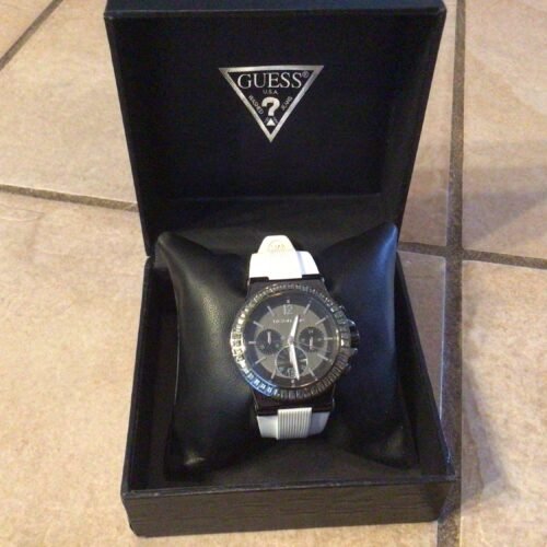 50bec4c2-3923-480a-9cd3-4bf6220ea2b6-6717-000001f340ff5e1c_file Magnifique montre GUESS