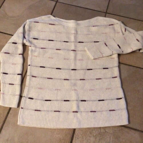 5796e38d-c1ea-4f4d-bd3e-f2ae25376899-6717-000001fb612609d5_file 24 heures/ Haut Reitmans médium