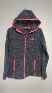 veste grise et fluo, newbalance