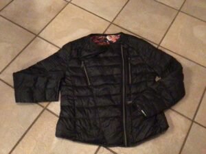 BCBG MAX AZARIA wowwww! Magnifique blouson / doudoune / large/ noire