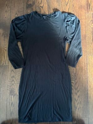 Robe noire confo manches bouffantes large