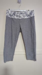 legging gris, court, Tuff Athletics, avec mini poche zippée derrière