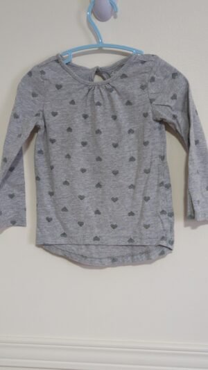 chandail gris avec cœurs , Carter's 2T