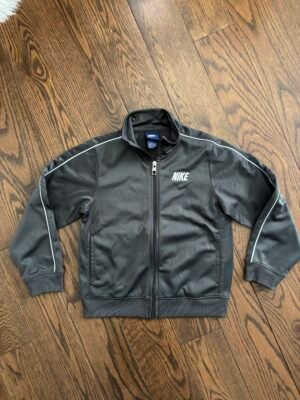 Veste grise Nike 7 ans