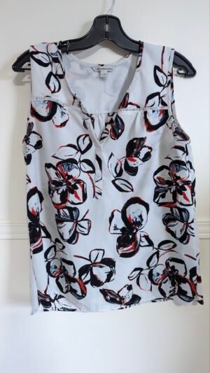 blouse blanche à fleurs noires et rouges
