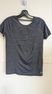 chandail gris de sport Under armour