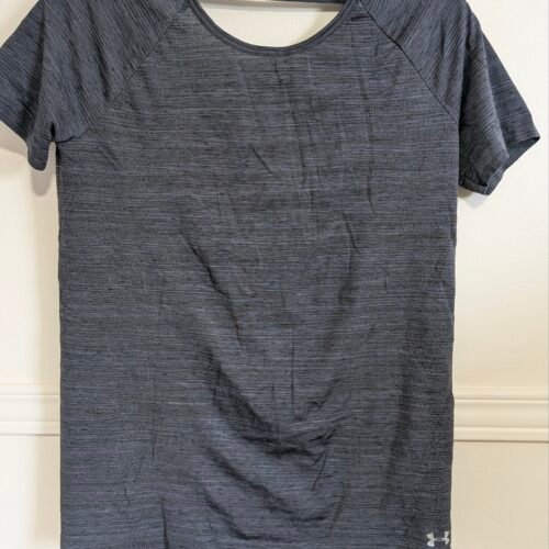 chandail gris de sport Under armour