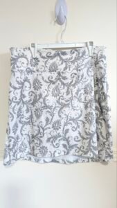 jupe-short blanche et grise