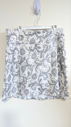 jupe-short blanche et grise