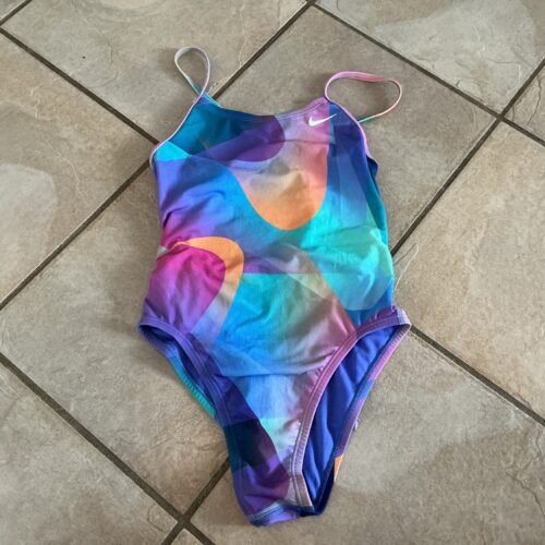 Nike semble 14 ans / quelques mouces en avant mais Sinon, très beau