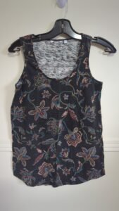 camisole fleurie foncée