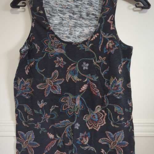 camisole fleurie foncée