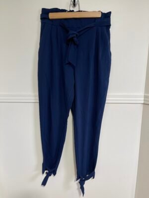 Pantalon bleu marin à boucles 🎀