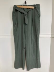 Pantalon kaki avec ceinture boucle 🎀