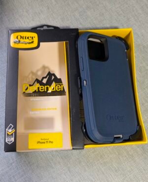 Otter box neuf bleu marin avec clip pour iPhone 11 pro