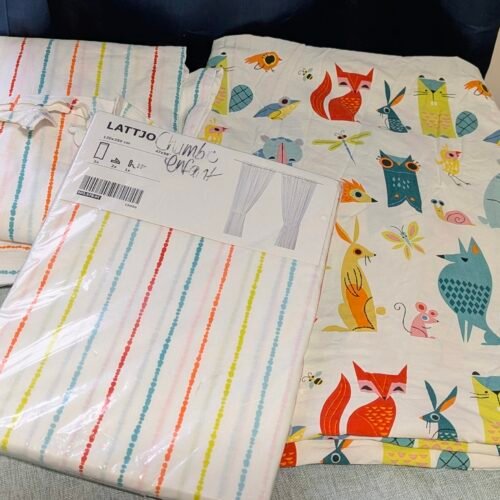 Ensemble de 4 panneaux pour fenêtres de chambre d'enfant, dont 2 panneaux neufs + Housse de couette assortie ( un peu jaunie)