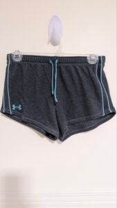 Short Under armour, semble ado large