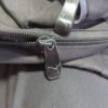 sac à dos Puma semble neuf, malgré les attaches de zip décolorés